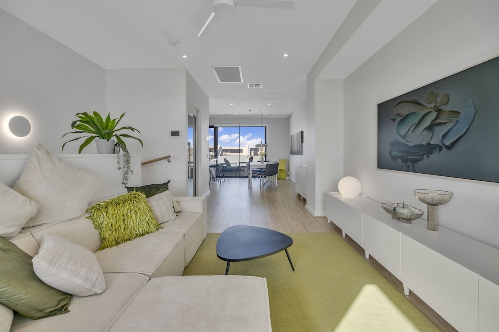 Oceanview Luxury With Dedicated Workspace