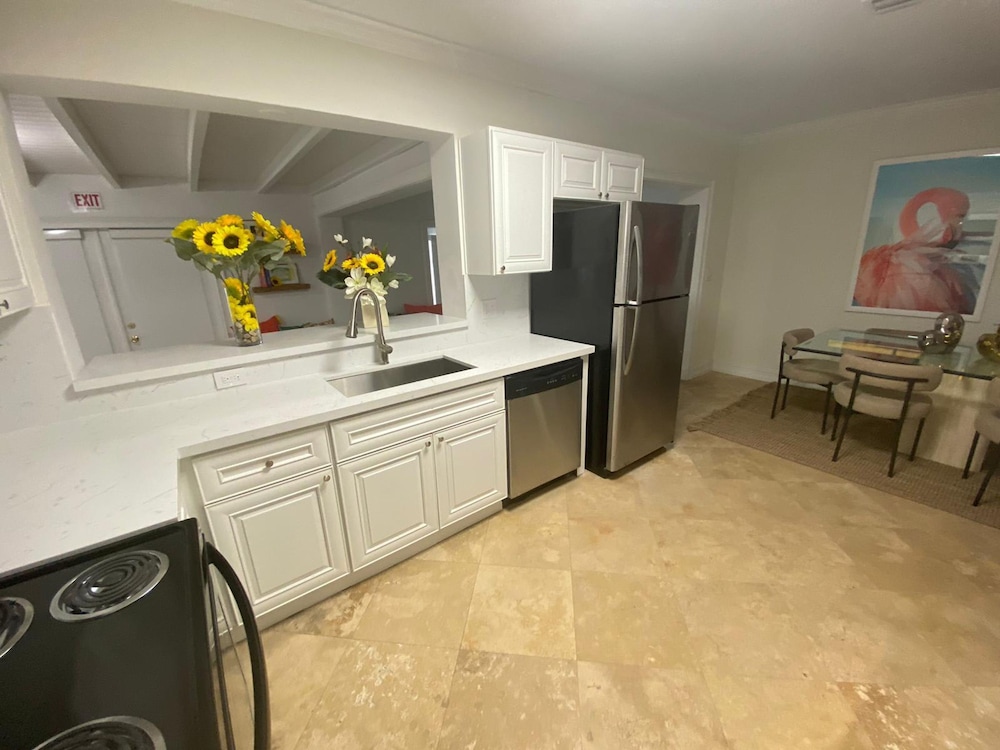Biscayne Park 3BD 2BA -spacious