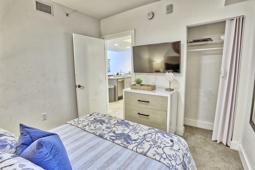 Oceana 204 East
