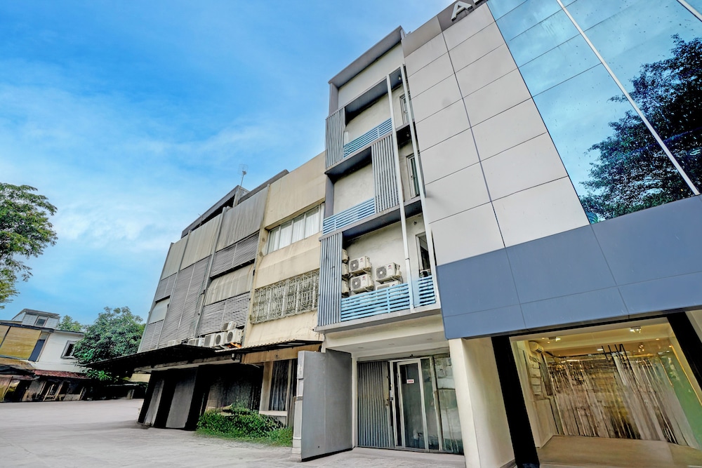 Capital O 94914 Kemayoran Guest House