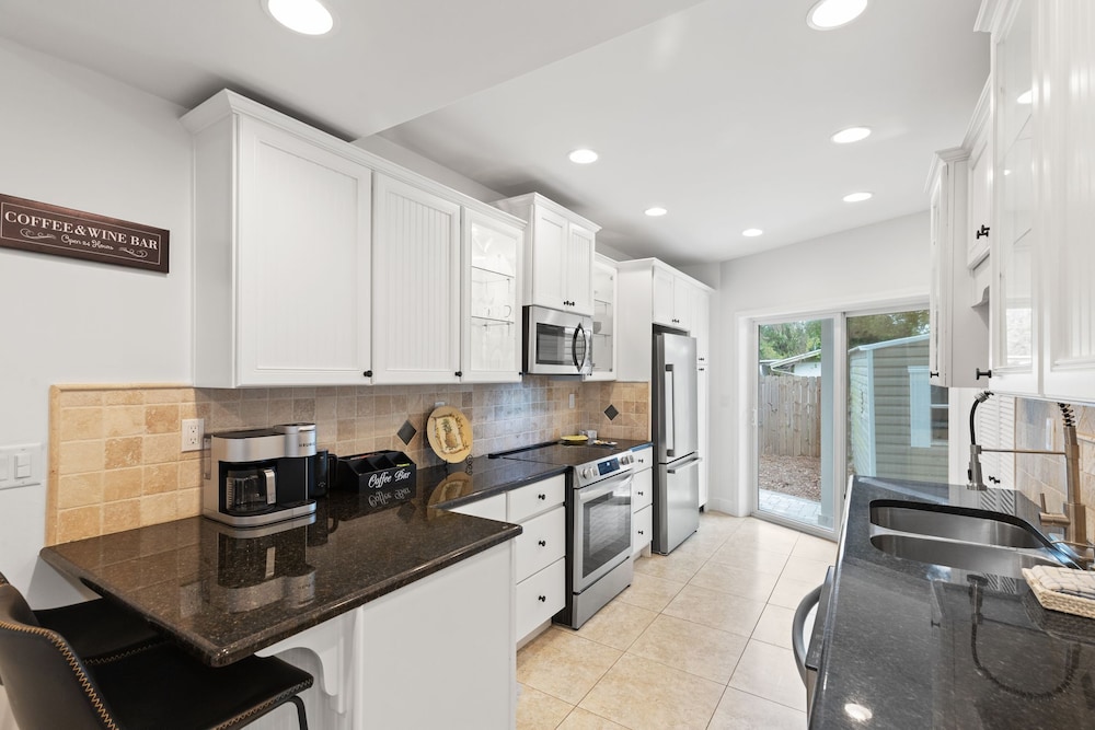 Seas & Greetings! 5BR 4BA House! Elegant Coastal Living Near the Shore