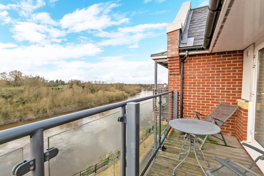 Racecourse Serviced Apartments