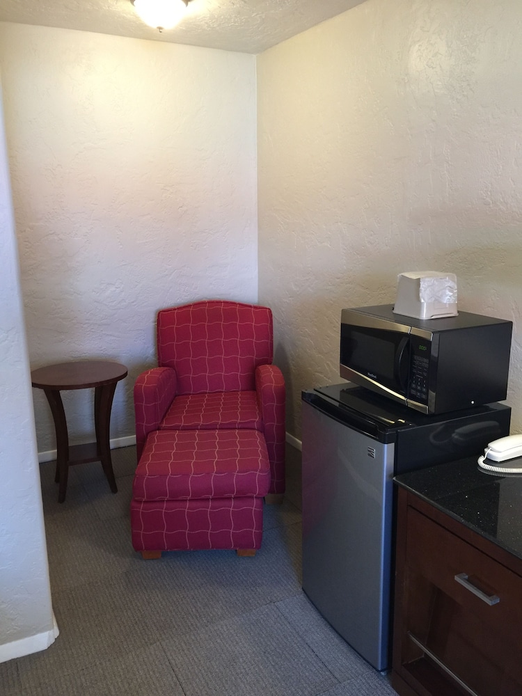 Circle R Motel