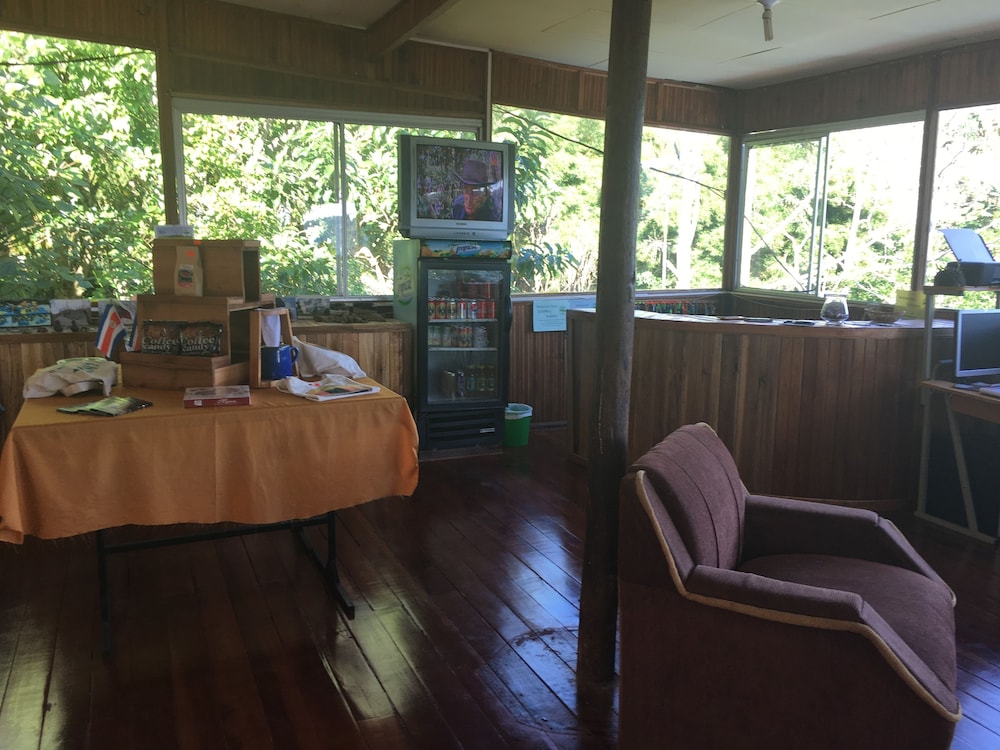 Hotel Green Mountain and Lodge - Image 1