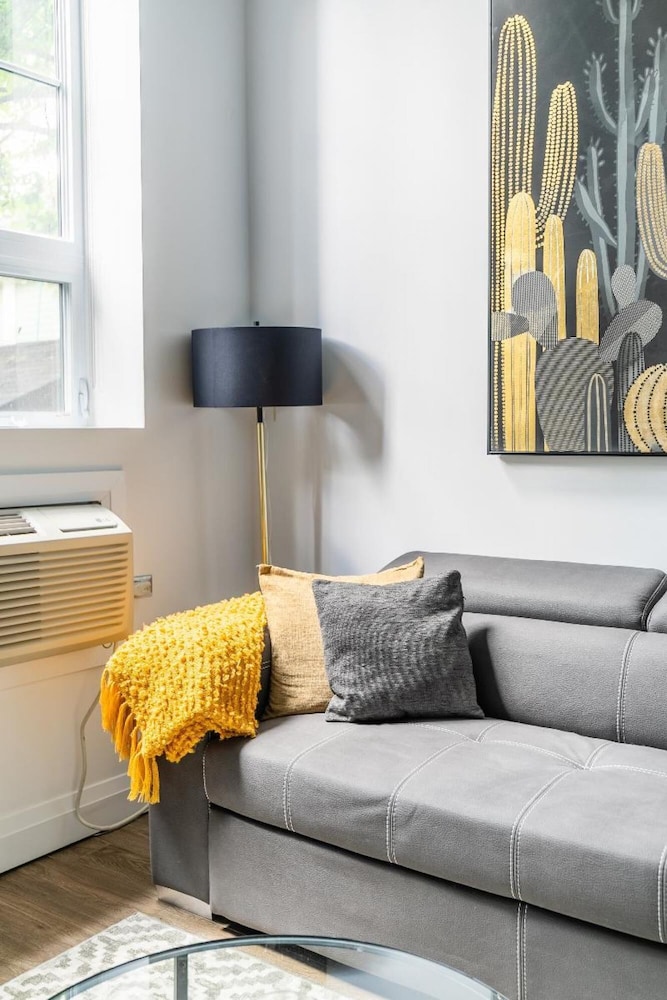 1 Bedroom Loft Free Parking Gym 1 - Image 5