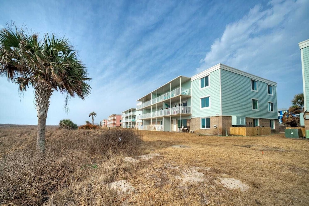 Gulf Views + Pools, Tennis, Pickleball & Beach Access Awesome Beachfront by Avantstay