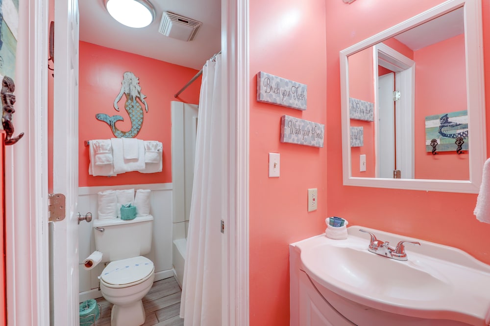 6th-floor Oceanfront Myrtle Beach Condo w/ Balcony