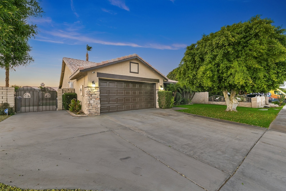 Desert Oasis Retreat Palm Meadows Gem 3 Bedroom Home