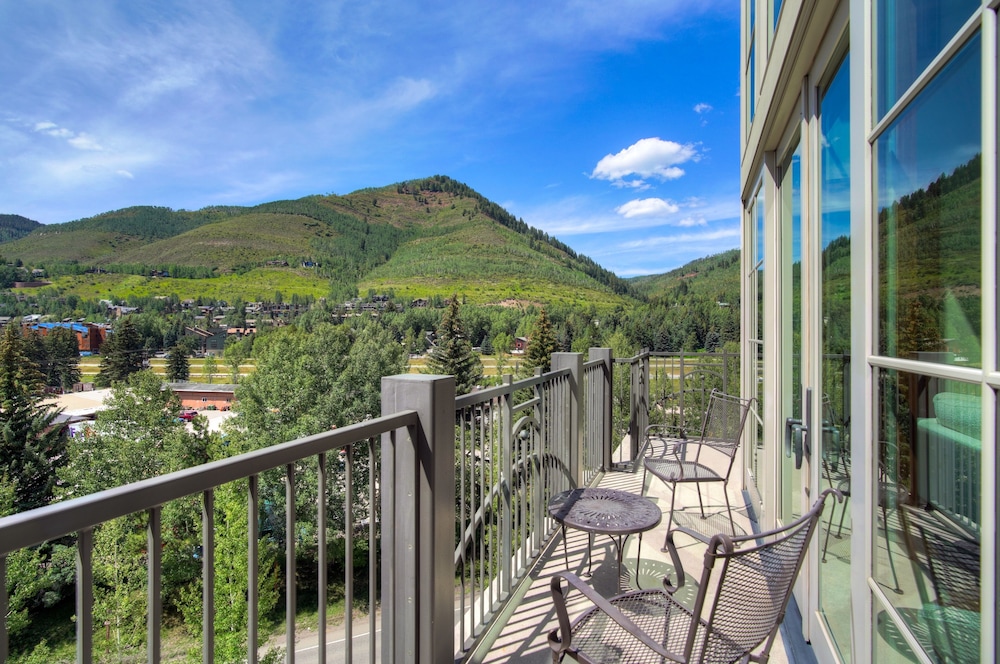 3 BR Ritz-Carlton Residence with Valley Views by RedAwning - Save 20% on 7+ Nights!