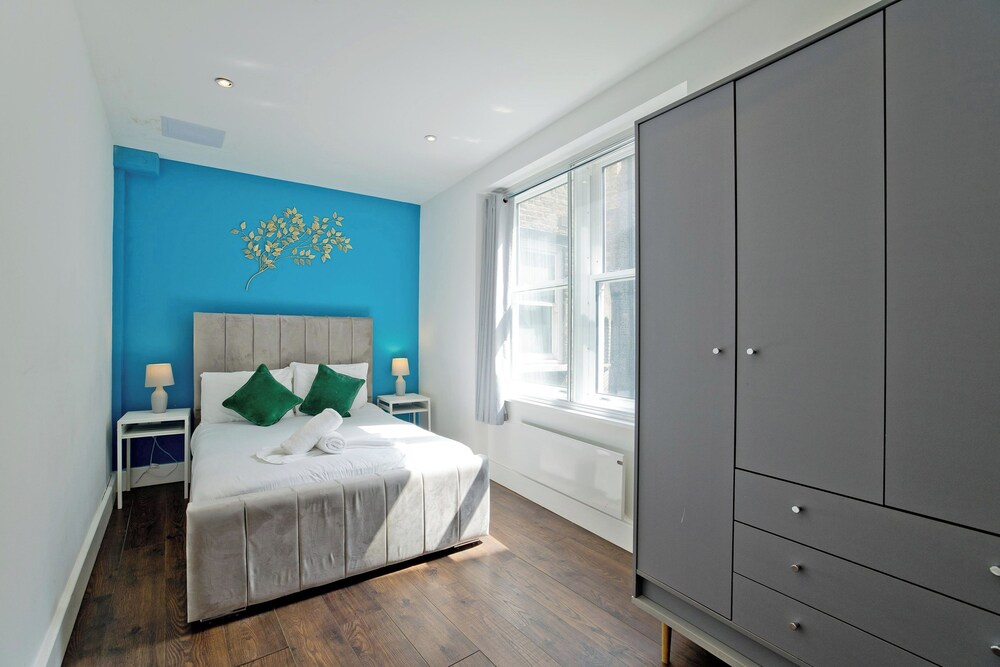 Imperial Middlesex Street Apartments