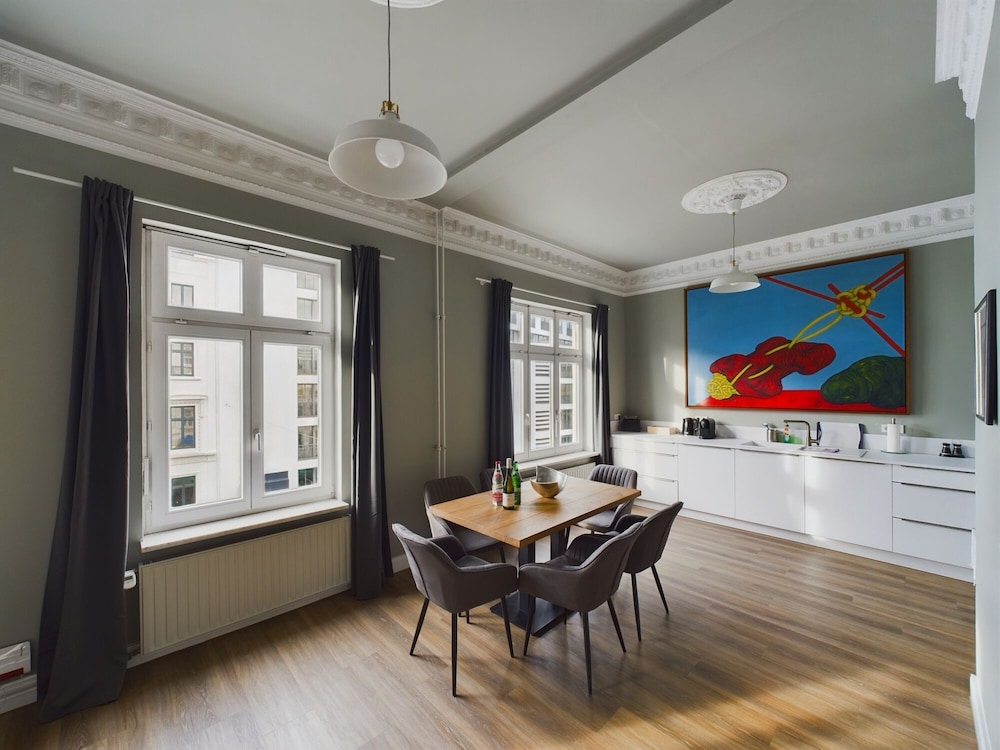 Art Apartments