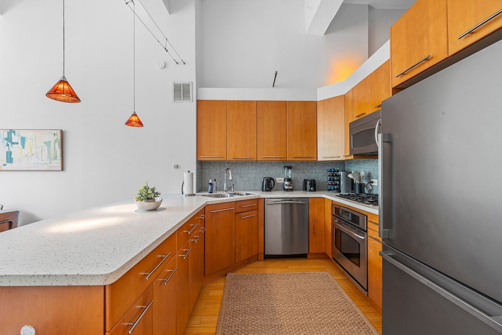 Barrow by Rove Travel 1BR Loft w Shared Roof