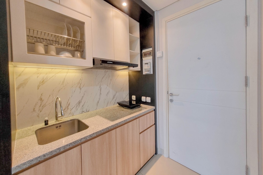 Modern Studio Near Ambarrukmo Plaza At Barsa City Apartment