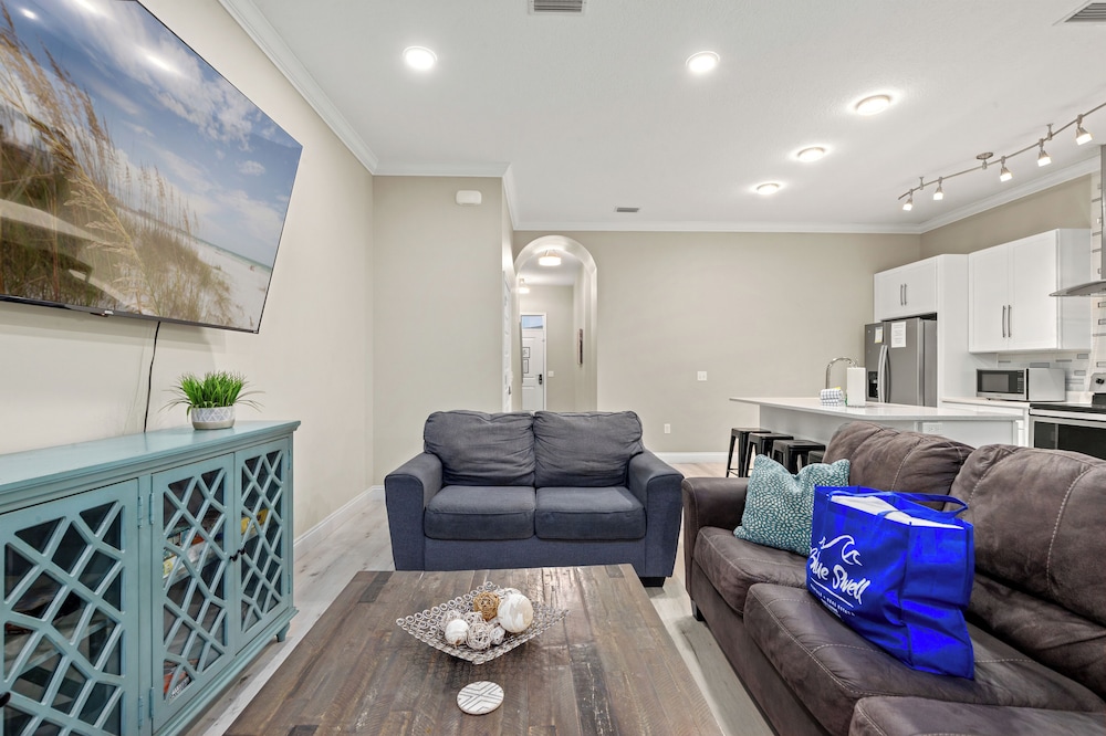 Spacious 4-bed, 3-bath Beach House Sleeps 12 for the Perfect Getaway