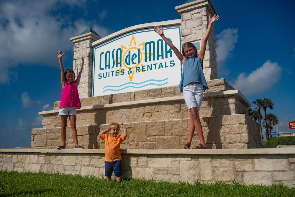 Hotel Casa Del Mar Beachfront Suites - Image 1