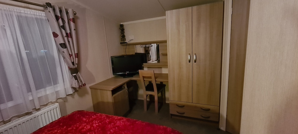 Prestige pet Friendly Caravan on Butlins, Skegness view 4
