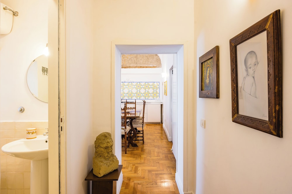 Cavour Art and Museum Flat by Napoliapartments