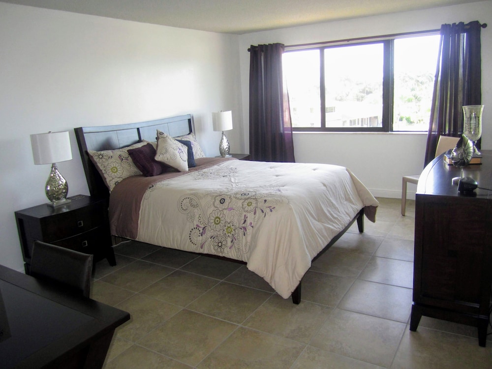 Golden Isles Hallandale Water view