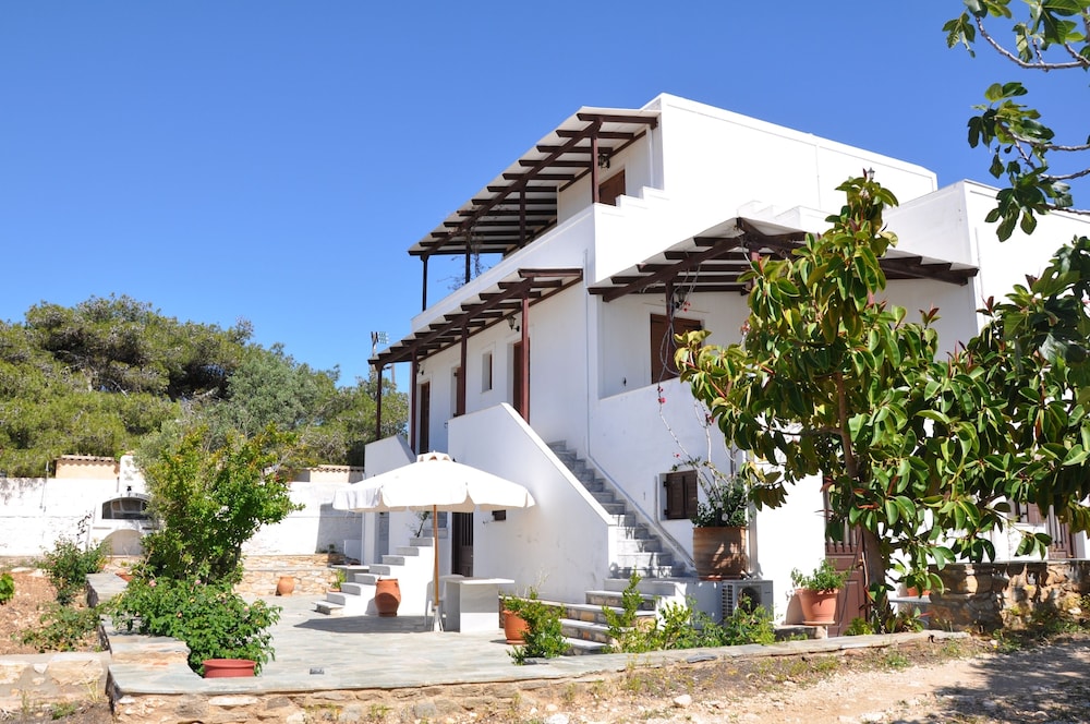 Michalis Apartments near the beaches with sea view