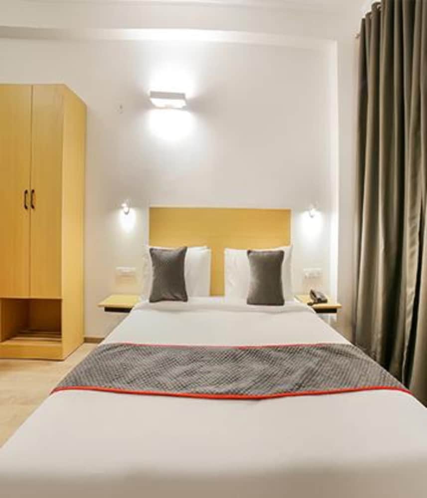 Fabhotel Royal Spark Inn