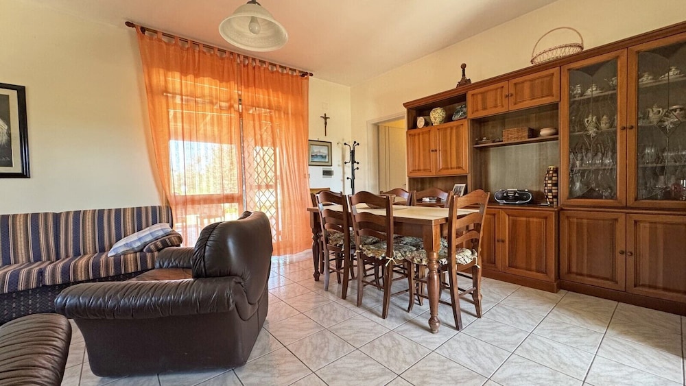 Villa Ulivo Sleeps 7 Garden Close to the sea
