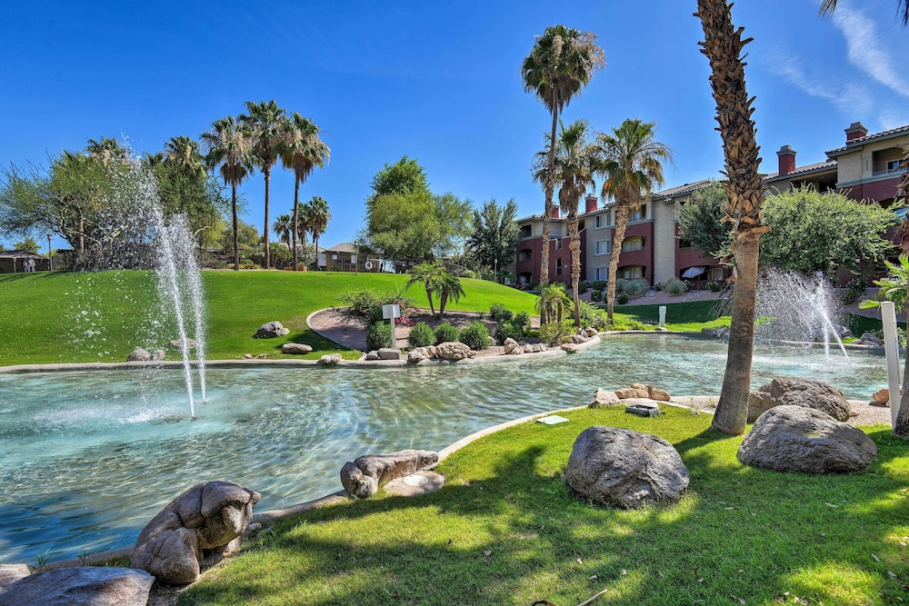 Walk to Papago Park: Condo in Phoenix