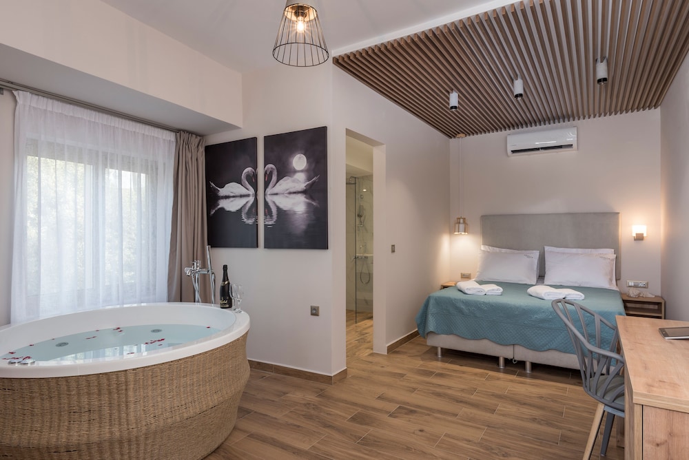 Aequor Luxury Rooms view 2