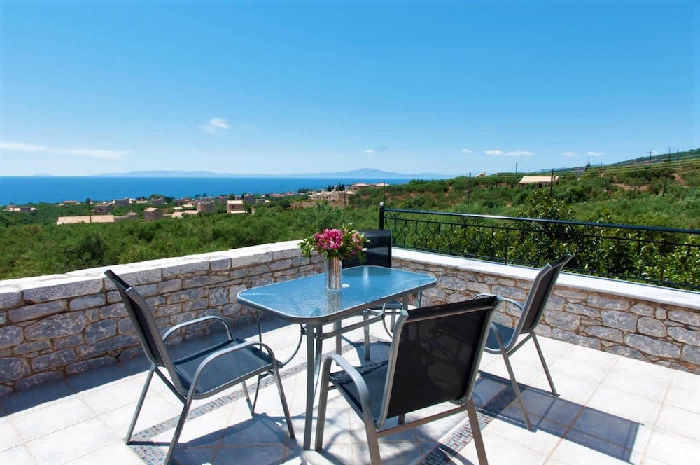 Spacious Villa Stunning Seaview - Perfect Location photo 5