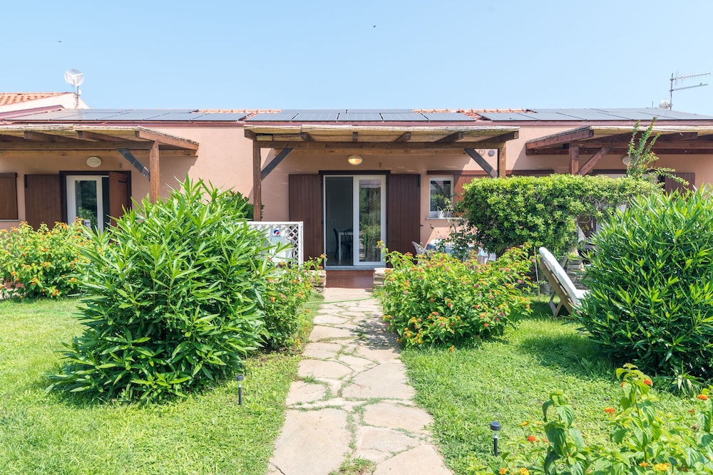 Dimora Ibiscus 50mt From Beach photo 2