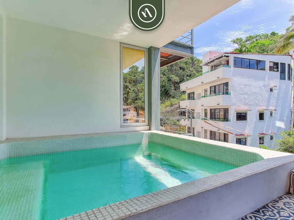 Ecofriendly 2BR Condo - Private Jacuzzi - Rooftop