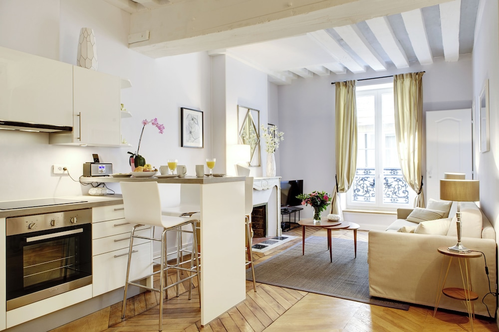 Paris Marais Central Residence