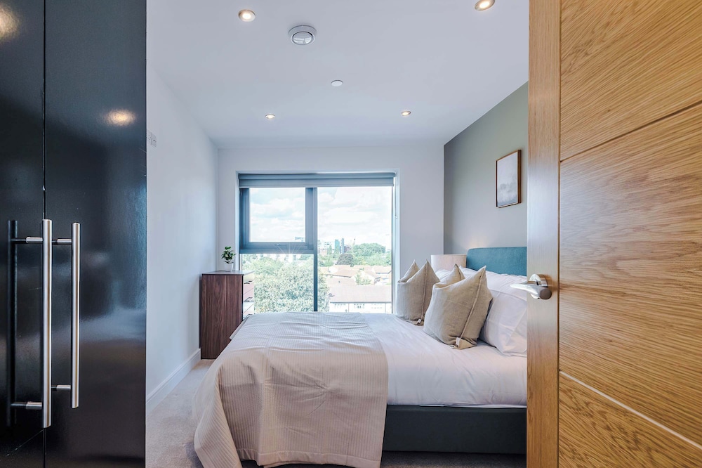 Premium City Penthouse Ideal For Business