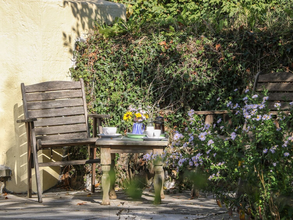 Yelverton Vacations - The Daffodil Shed - Property Image 3