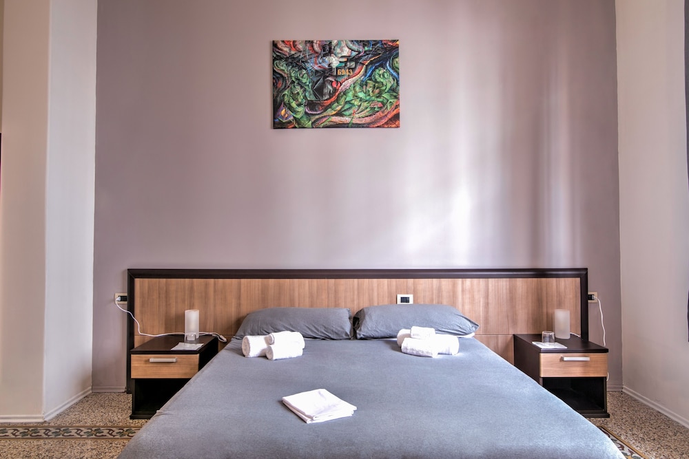 Maqueda Central Suites photo 2