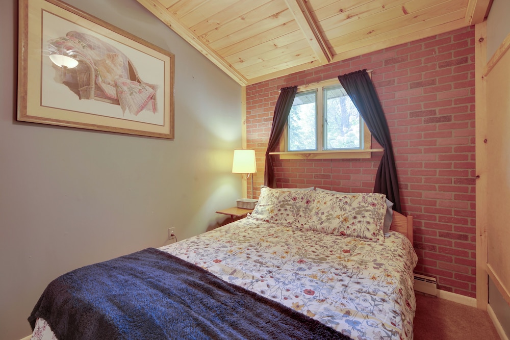 Waterfront Lake Champlain Home w/ Spacious Deck!