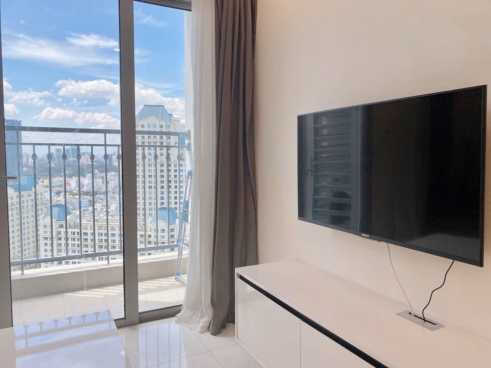 Somi Luxstay LP