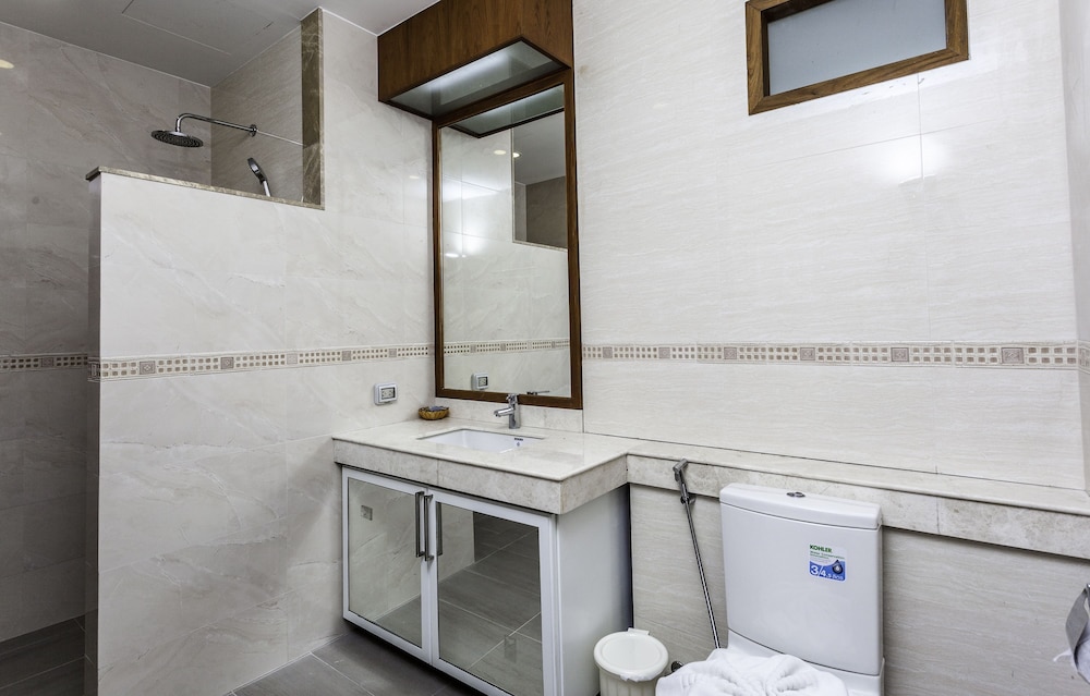 Q Kata Residence