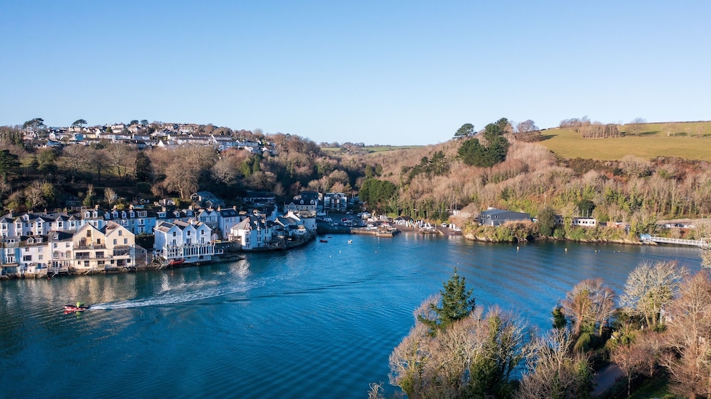 The Slipway Suite, Fowey Harbour & Parking 1 Min