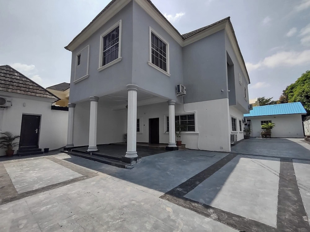 Cantec Apartment