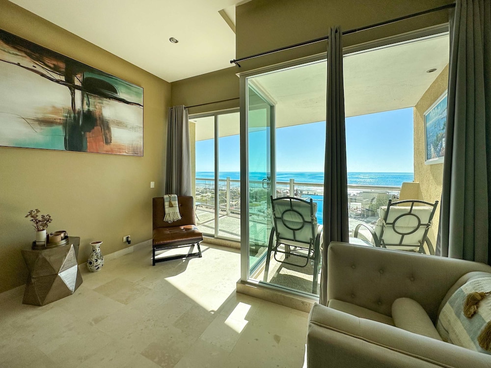 Renovated Beachfront Condo With Private Beach