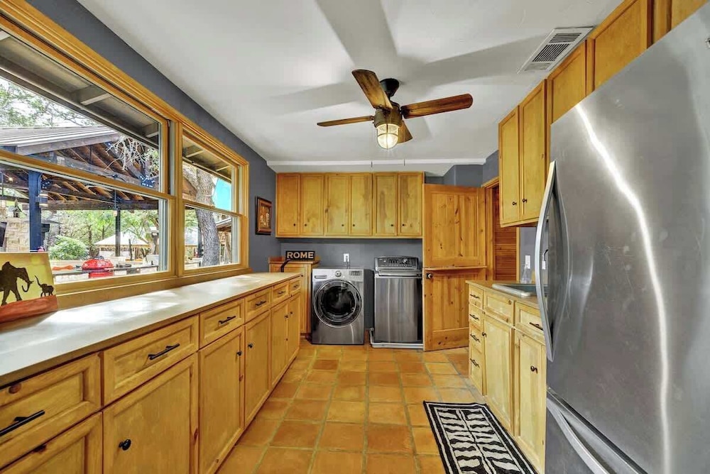 Terracotta Retreat/ Sleeps 30!