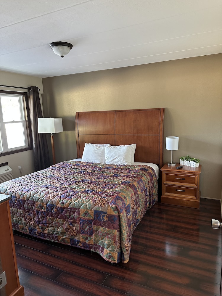 All Star Inn & Suites