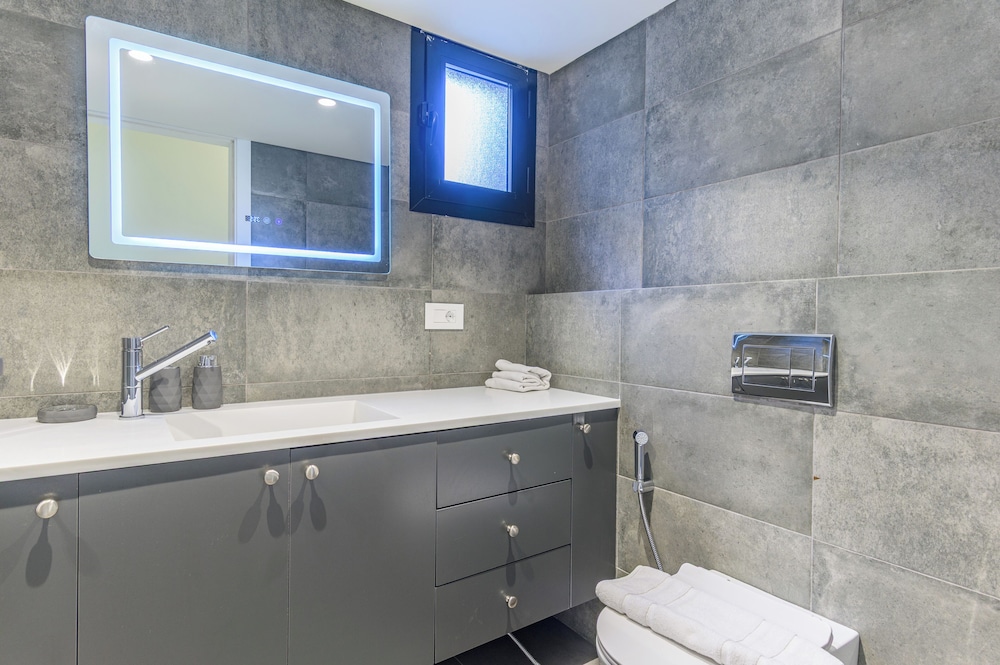 Achrafieh Gate - Modern 3-BR Apartments