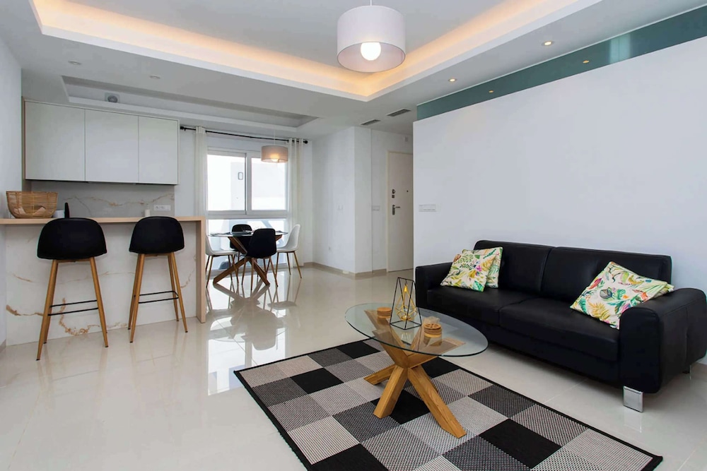 Sunset Paradise - Sleeps 4, Pool, Terrace & Views