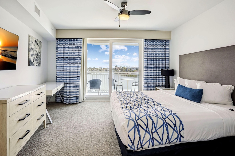 Oceana 305 East