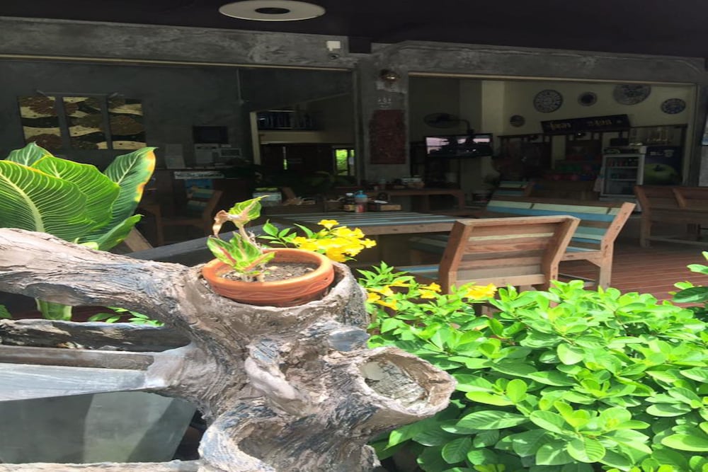 Phangan Barsay Hostel