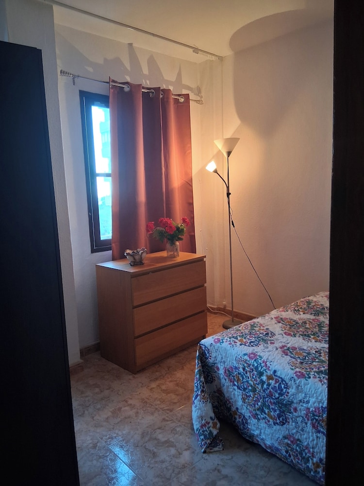 2 Bed Island Retreat-sleeps 4-5 Min Walk To Beach