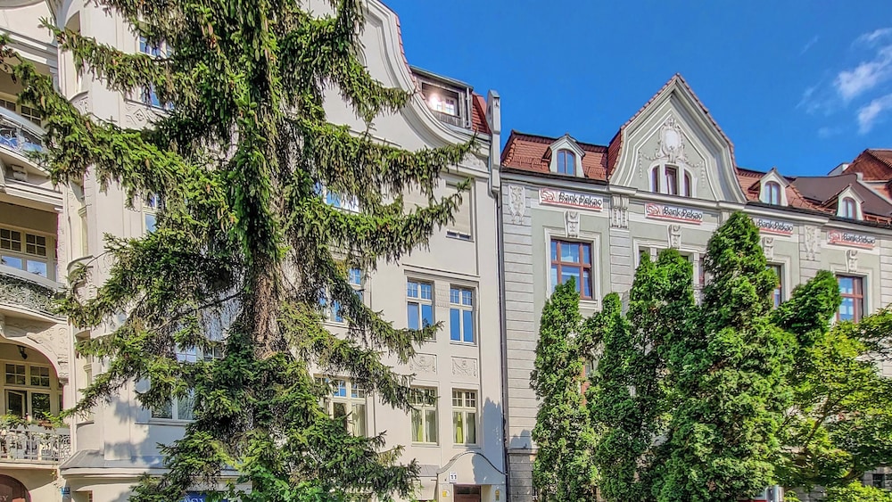 RentPlanet - Powstańców Śląskich view 3