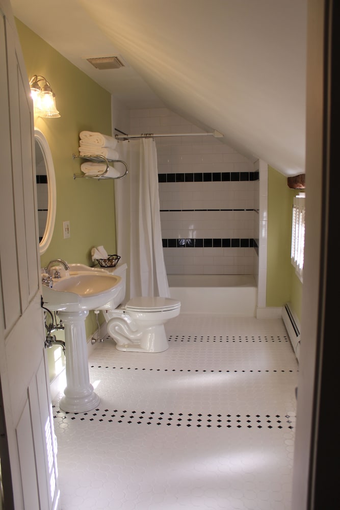 King Hill Inn & Kitchen