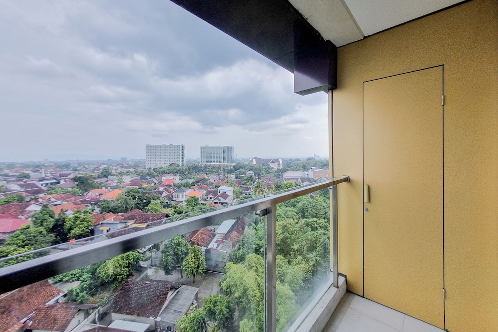 Simply Look 1Br Apartment Patraland Amarta
